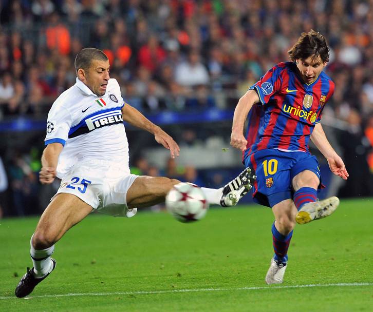 28 aprile 2010. Contro Lionel Messi al Camp Nou nel ritorno della semifinale di Champions League: finir 1-0 per i catalani, ma il 3-1 dell&#39;andata porter l&#39;Inter in finale. LaPresse